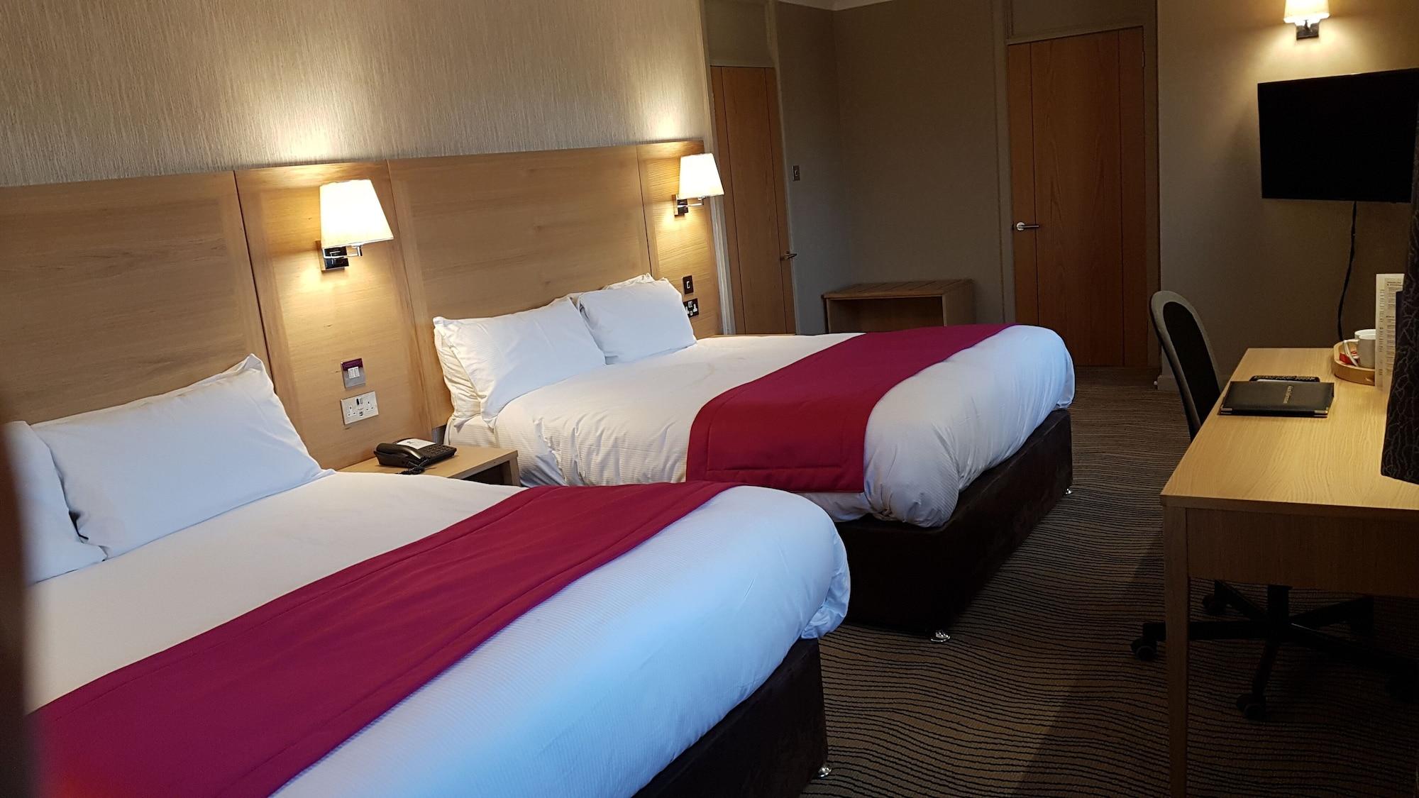 Best Western Heath Court Hotel Newmarket  Bagian luar foto