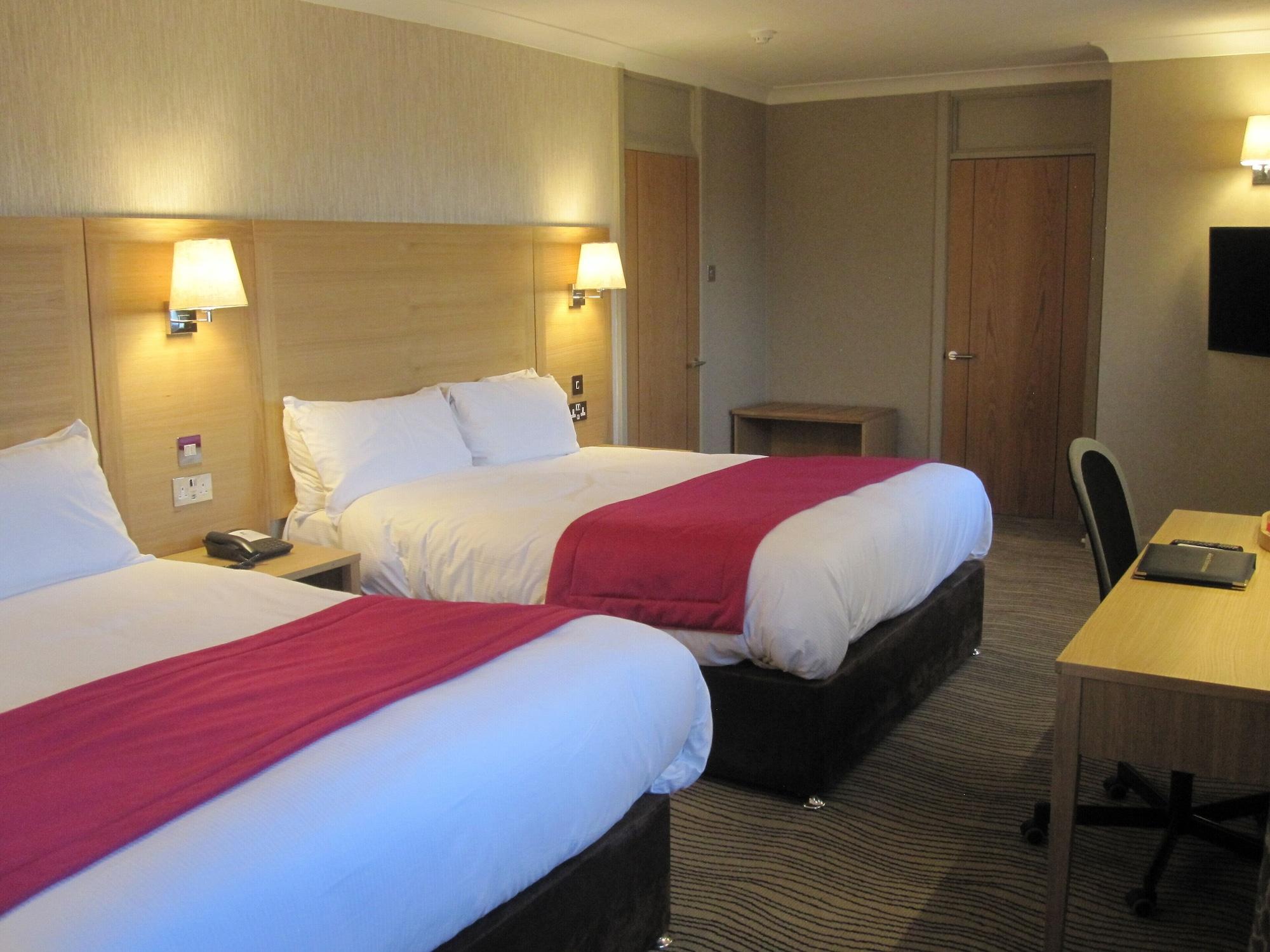 Best Western Heath Court Hotel Newmarket  Bagian luar foto