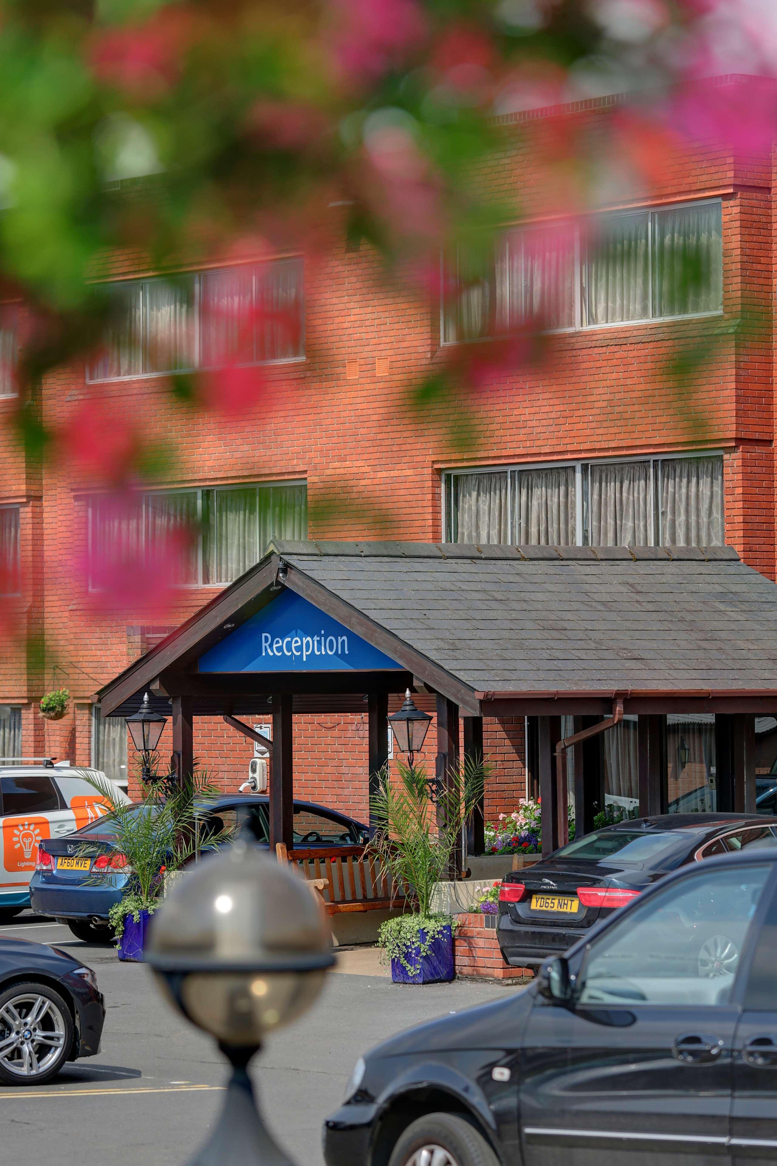 Best Western Heath Court Hotel Newmarket  Bagian luar foto