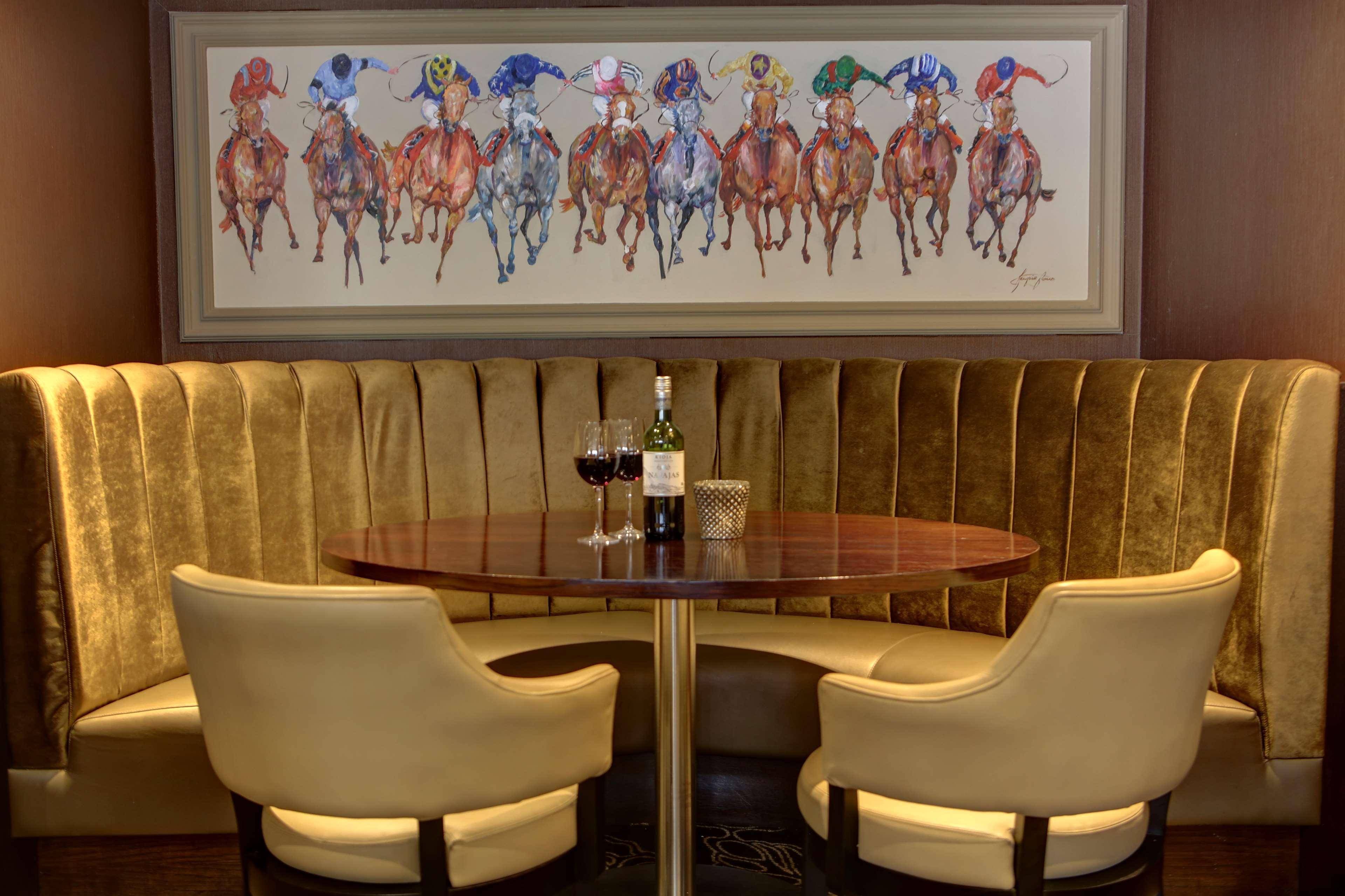 Best Western Heath Court Hotel Newmarket  Bagian luar foto