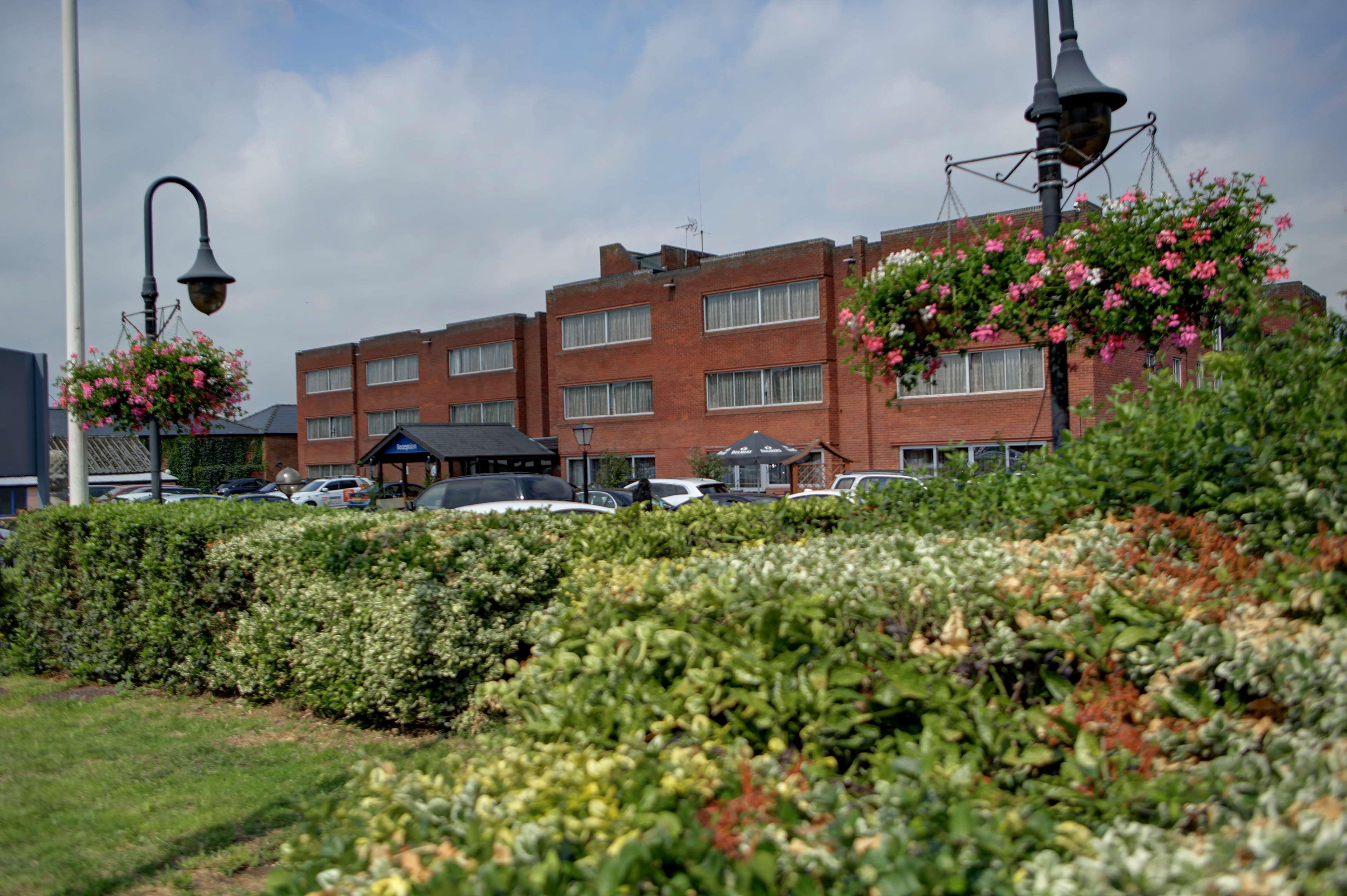 Best Western Heath Court Hotel Newmarket  Bagian luar foto