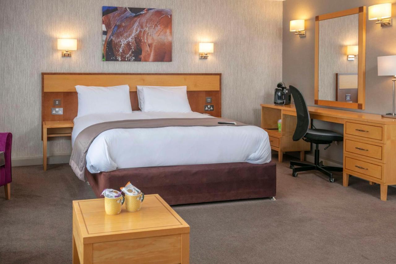 Best Western Heath Court Hotel Newmarket  Bagian luar foto