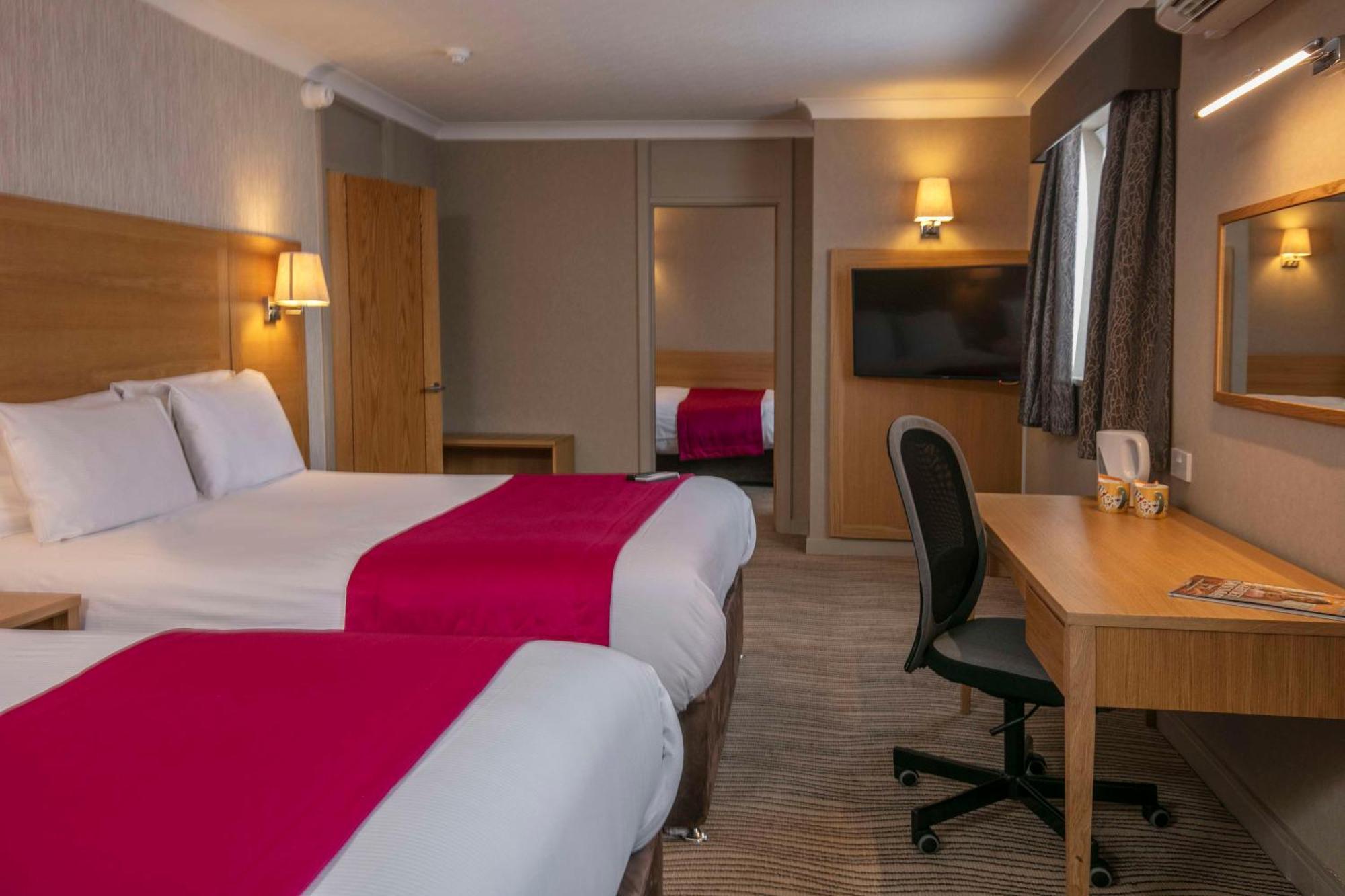 Best Western Heath Court Hotel Newmarket  Bagian luar foto