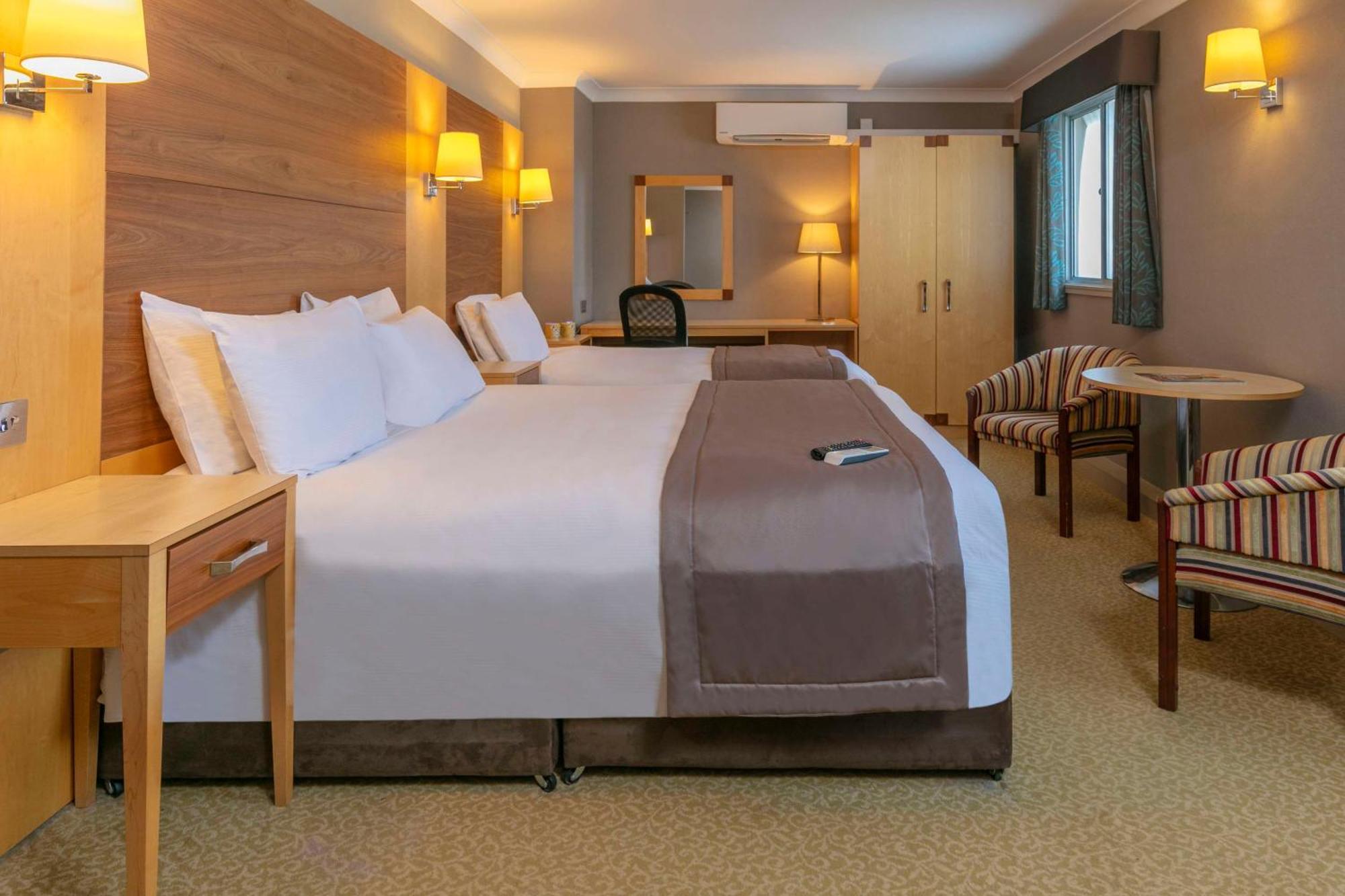 Best Western Heath Court Hotel Newmarket  Bagian luar foto