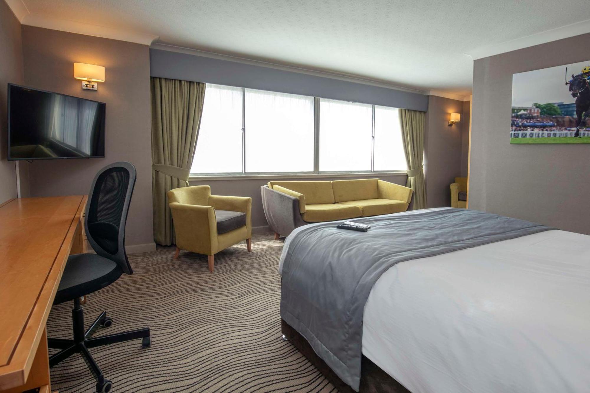 Best Western Heath Court Hotel Newmarket  Bagian luar foto