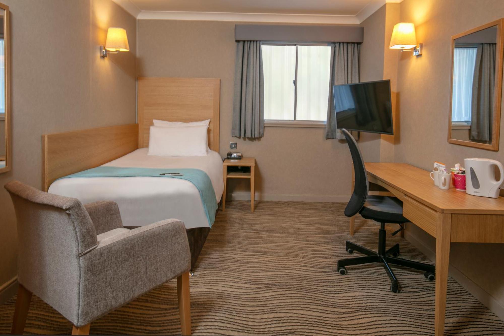 Best Western Heath Court Hotel Newmarket  Bagian luar foto